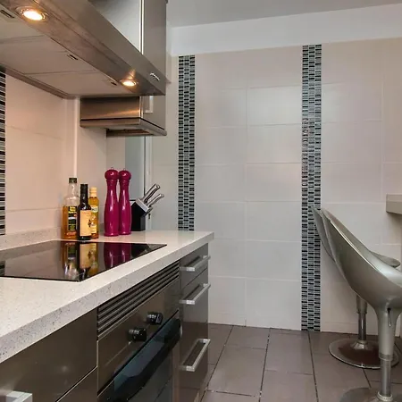 Amazing 2 Bedroom Location Адехе