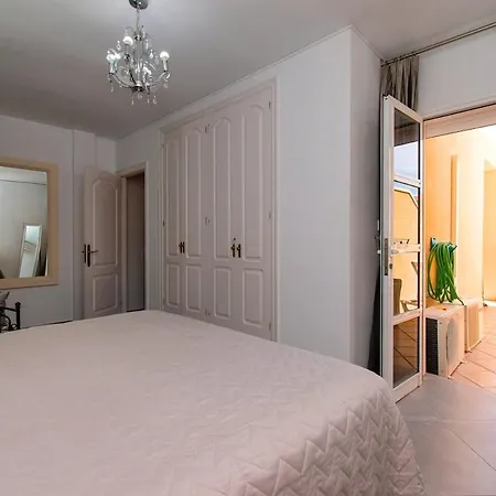 Amazing 2 Bedroom Location *