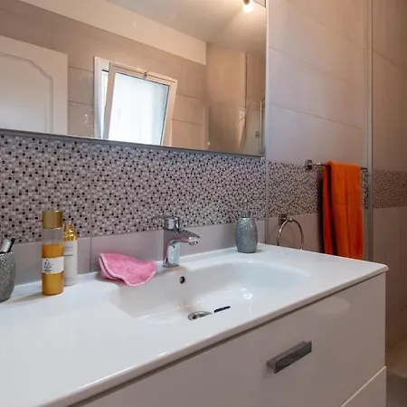 Amazing 2 Bedroom Location Daire *