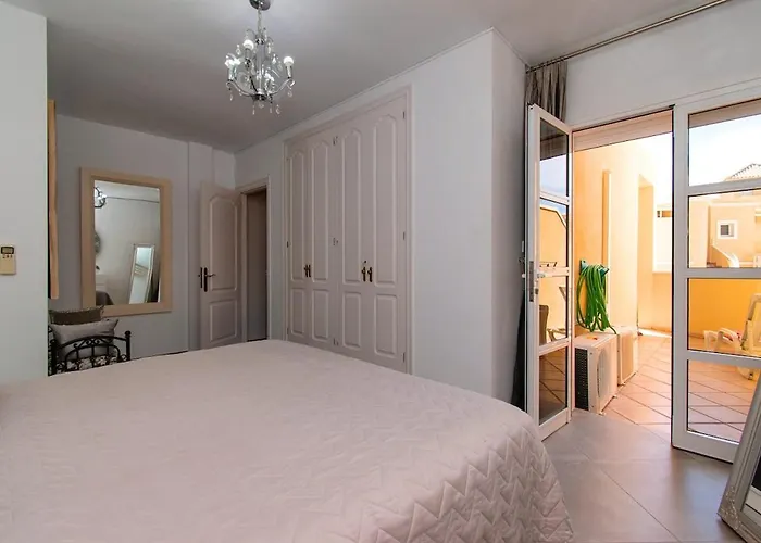 Amazing 2 Bedroom Location *