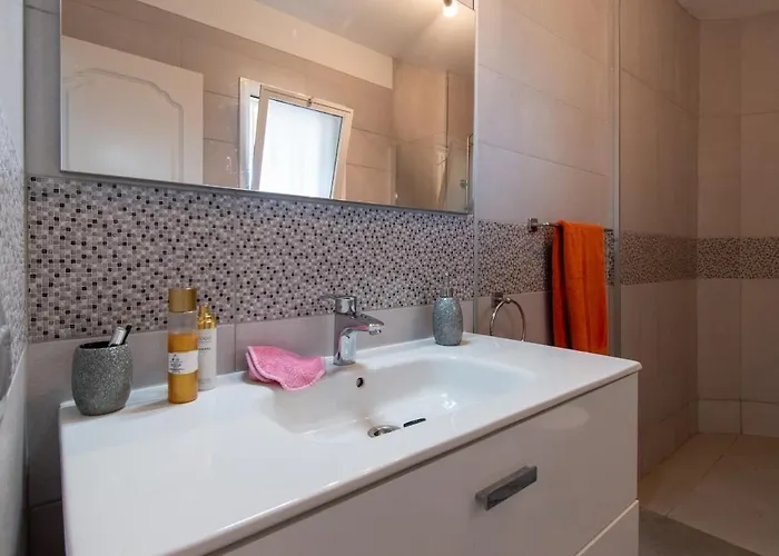 Amazing 2 Bedroom Location Appartement *