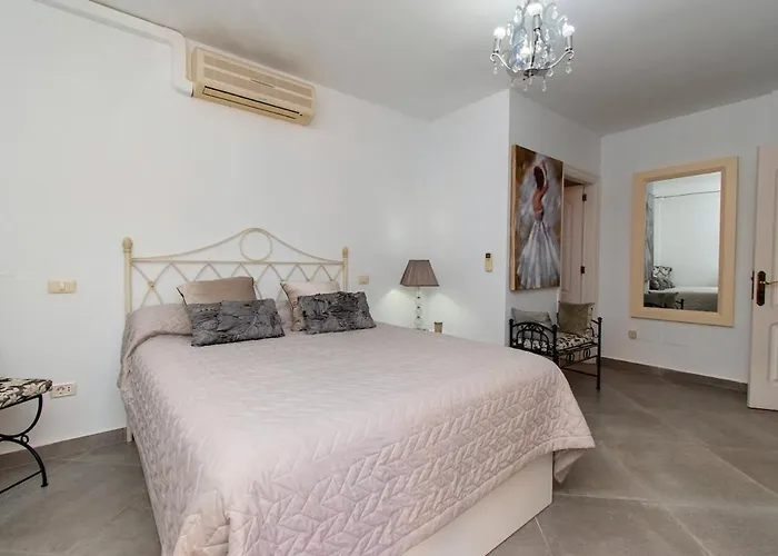 アパート Amazing 2 Bedroom Location アデヘ