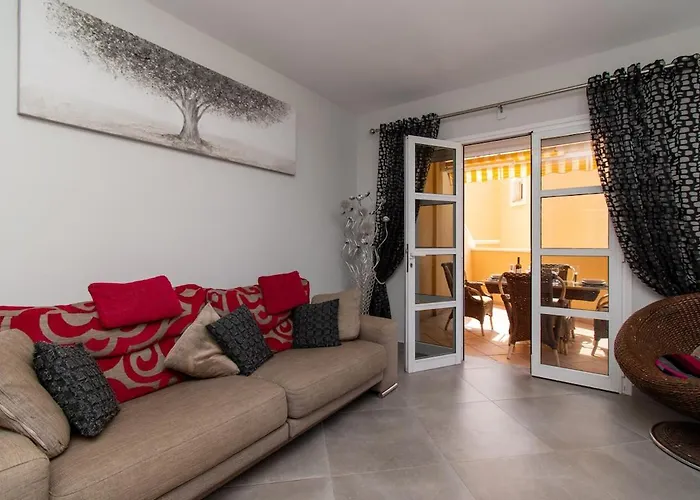 Amazing 2 Bedroom Location *